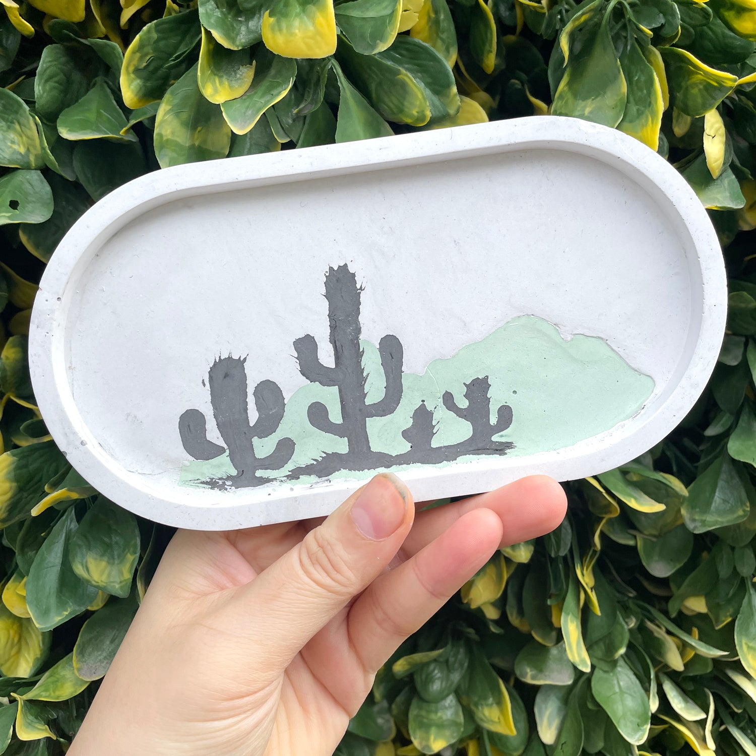 Pop style hand-painted cactus gypsum decoration tray / storage tray (light pink green)