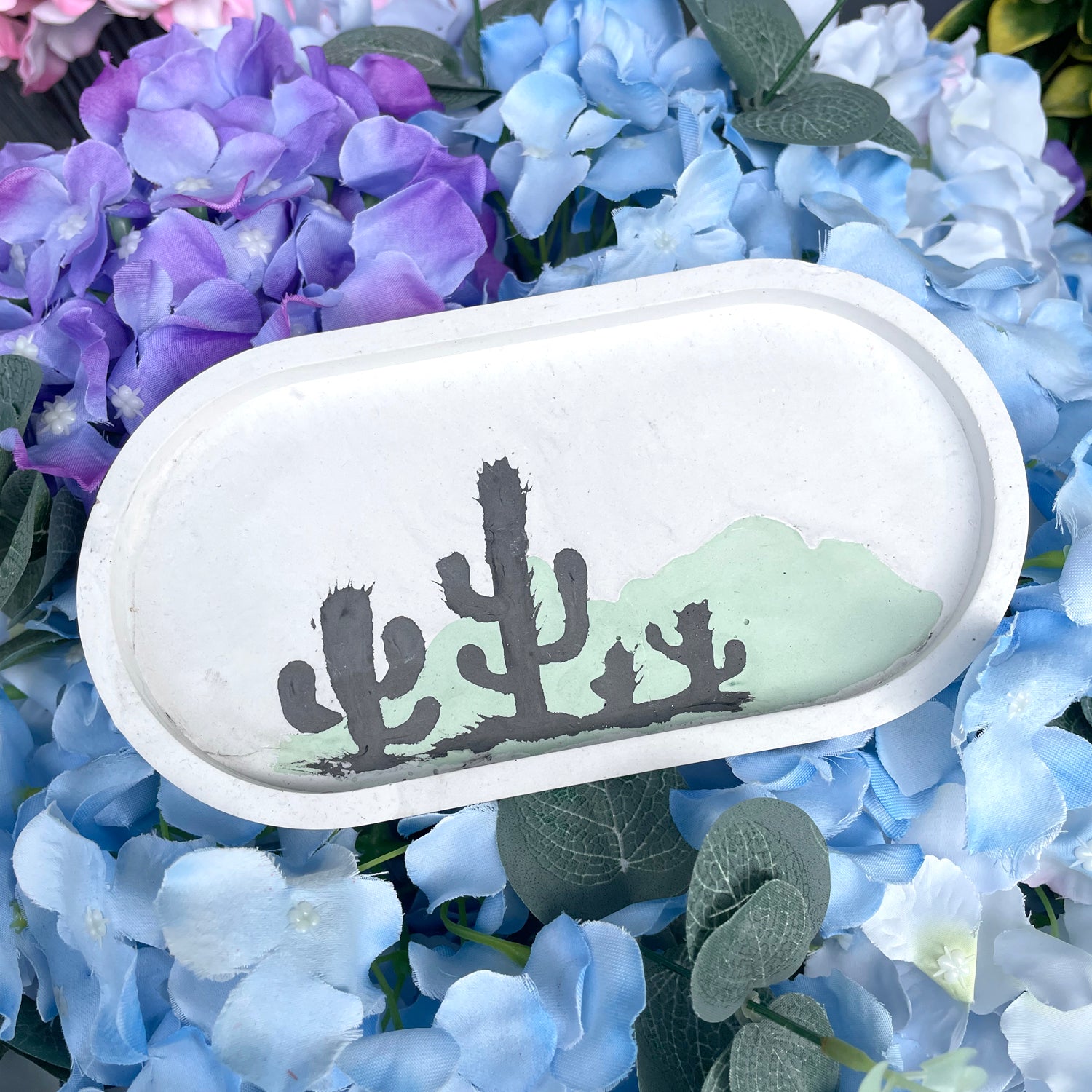 Pop style hand-painted cactus gypsum decoration tray / storage tray (light pink green)
