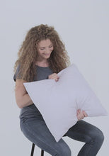 ギャラリービューアAll Over Print Basic Pillow.mp4に読み込んでビデオを見る
