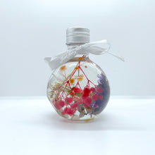 Load image into Gallery viewer, Floating flowers in clear and mixed colors (looking into the bottle shape)
