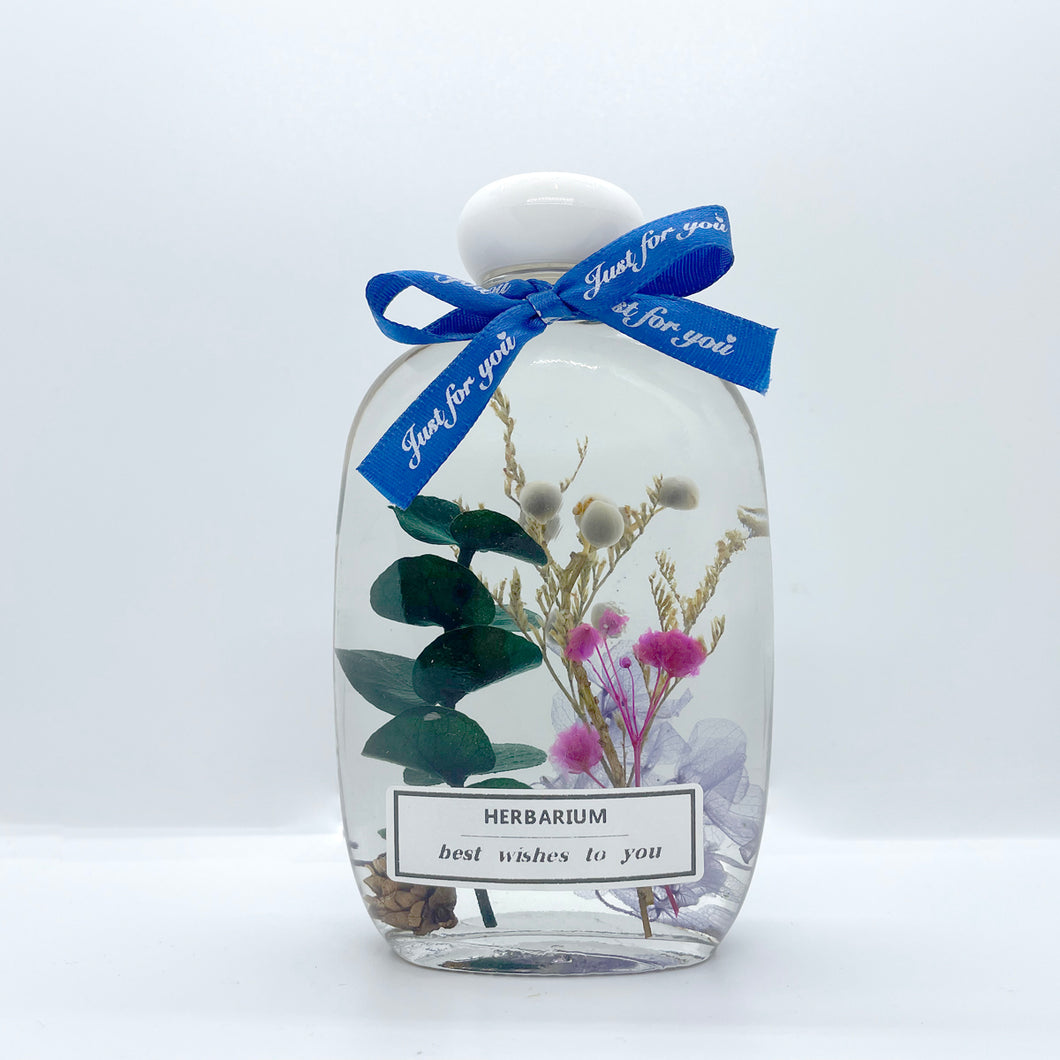 Floating flowers in clear and complex colors (in the shape of a flat arc bottle)