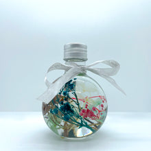 Load image into Gallery viewer, Floating flowers in clear and mixed colors (looking into the bottle shape)
