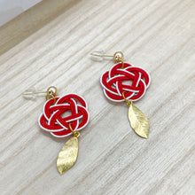 Load image into Gallery viewer, Simple Japanese-style red Mizuhiki metal leaf earrings (can be replaced with earrings / earrings)
