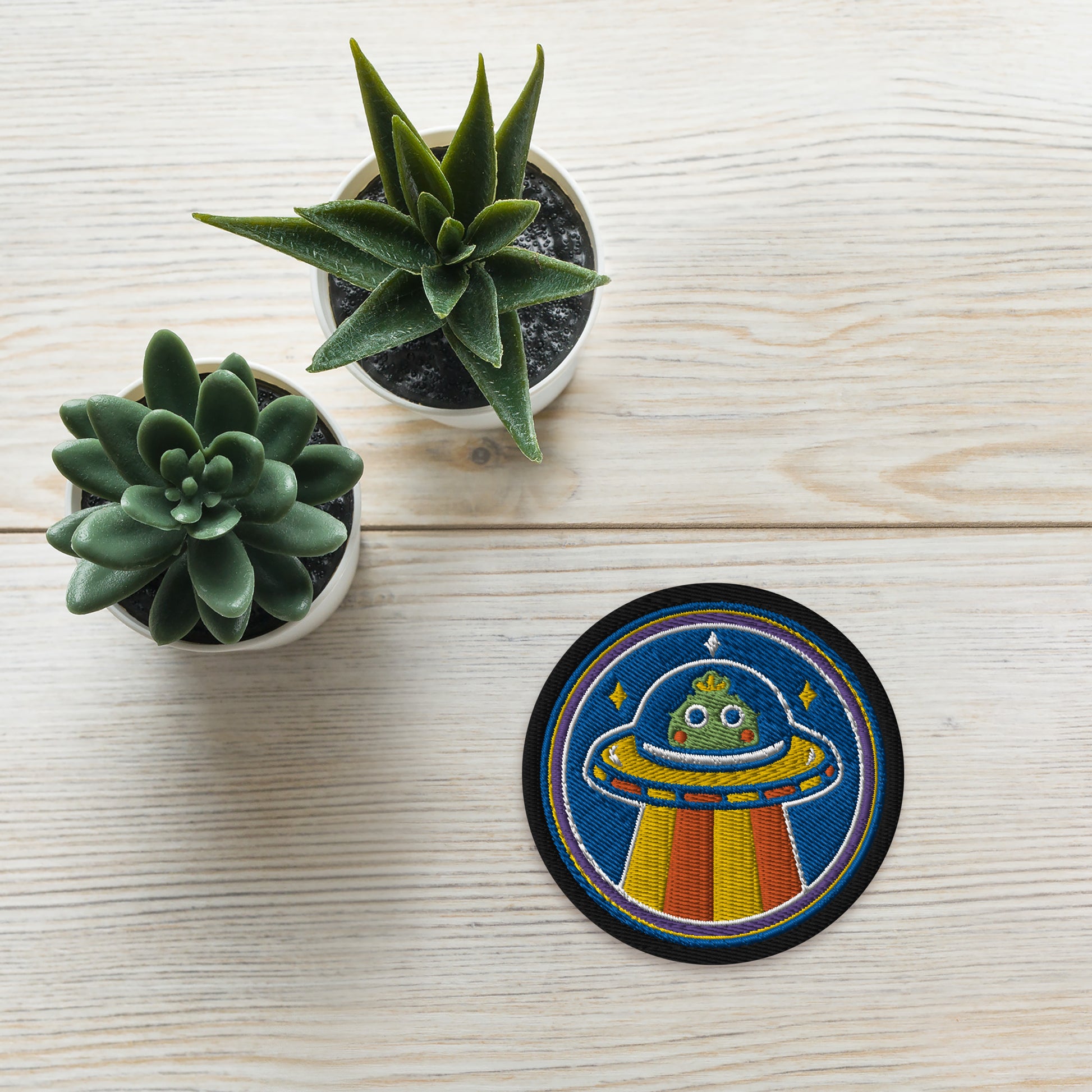Embroidered patches 刺繡章 布標 燙貼 | Plump Planet Spaceship